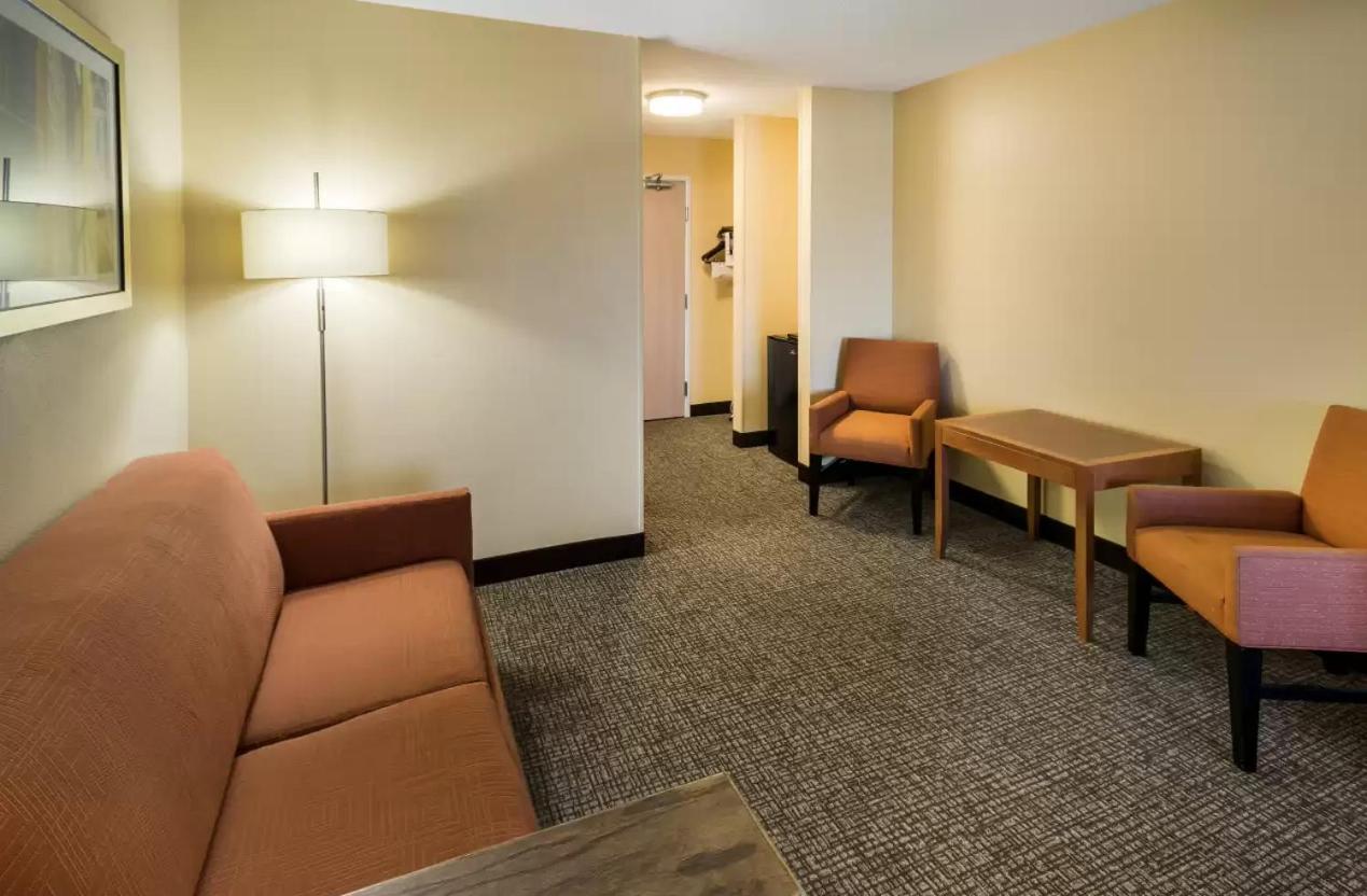 Quality Inn & Suites Bozeman Exterior photo