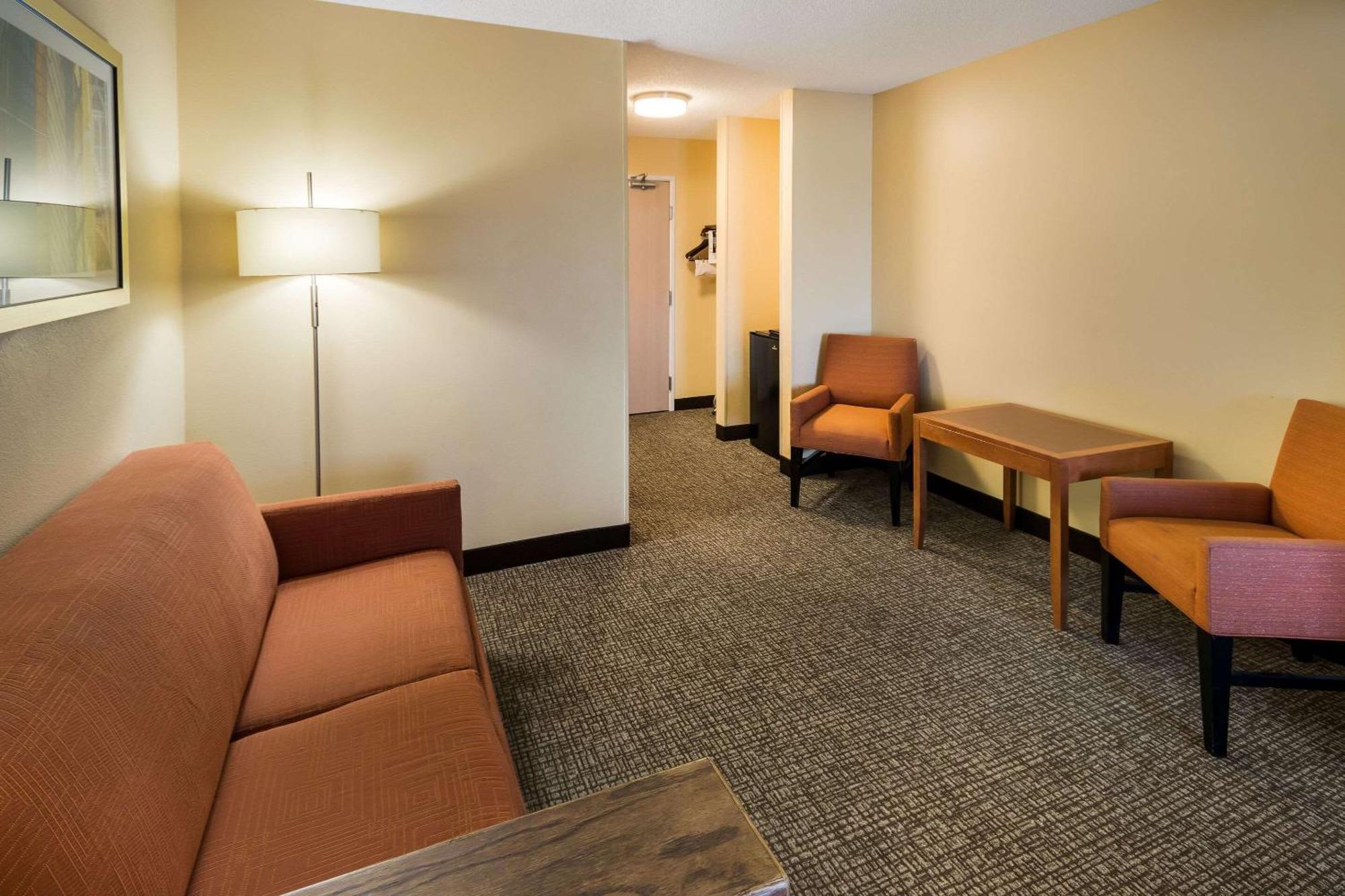 Quality Inn & Suites Bozeman Exterior photo